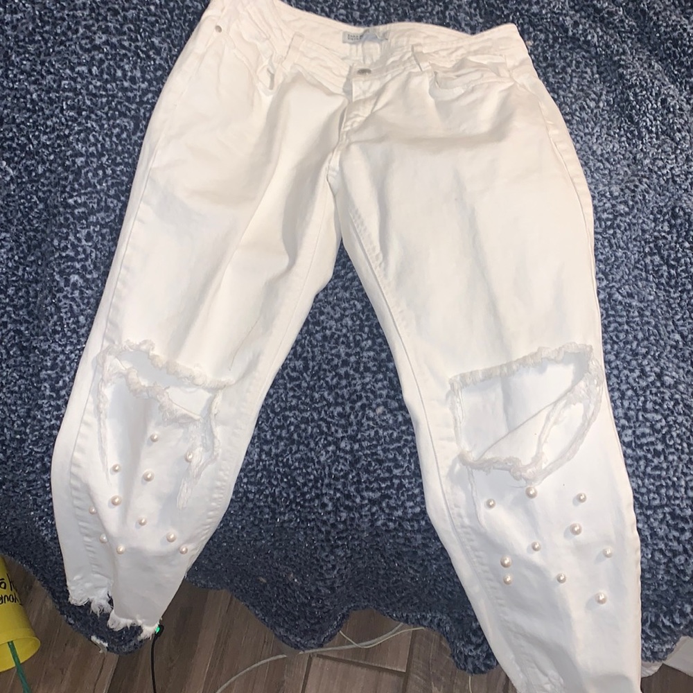 White Zara jeans with pearls